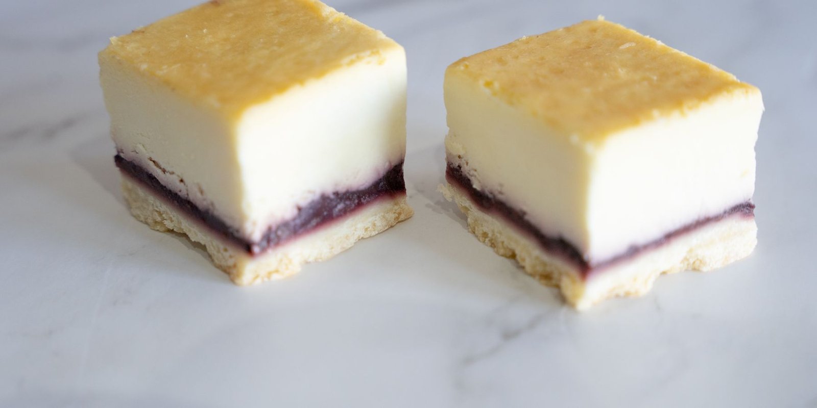 Mini cheesecakes listos para una reunión de trabajo